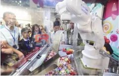 东京国际机器人展稚童拆穿“皇帝的新衣”