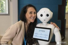 日法机器人佩珀与中国机器人公子小白比较