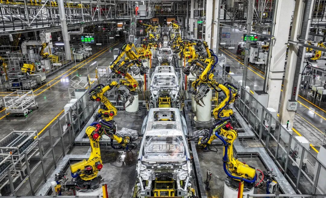 “十五五”,这项任务排首位 十五五12项战略任务,建设现代化产业体系,巩固壮大实体经济根基”摆在第一位