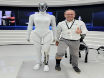 小鹏机器人“剪腿”证清白，人形机器人发展一路曲折