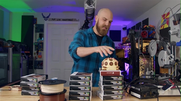 国外大神15把风扇打造球形机箱侧面板,瞬间降温20度