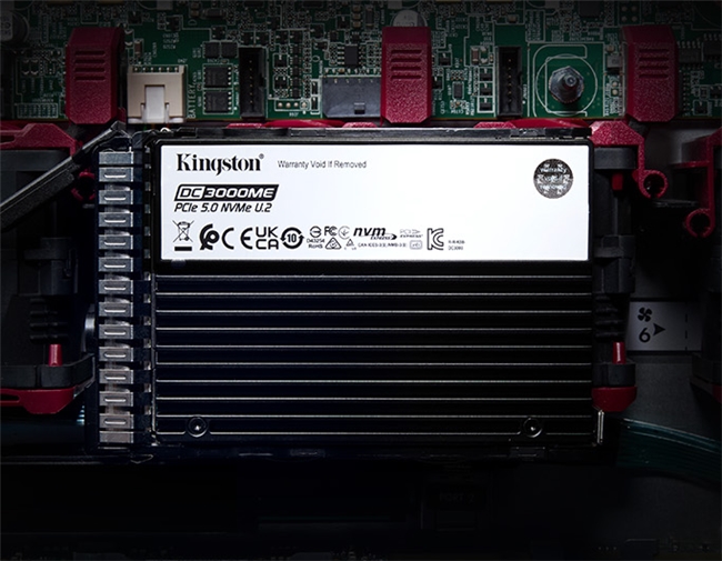金士顿DC3000ME PCIe 5.0 NVMe U.2固态硬盘装机高速体验